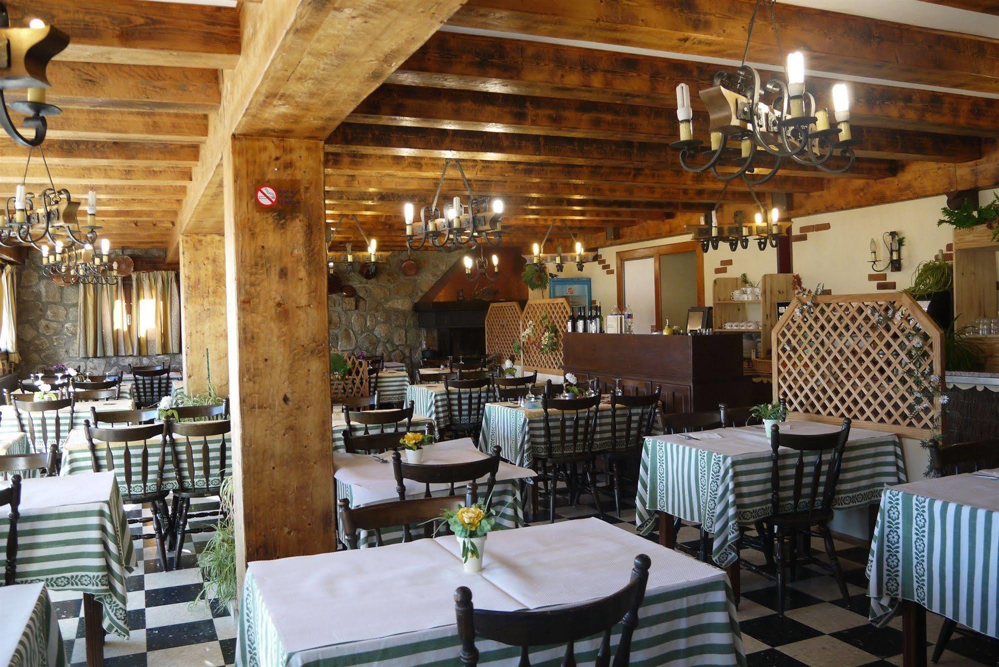 Hotel L'Oustalet Font-Romeu-Odeillo-Via Eksteriør bilde